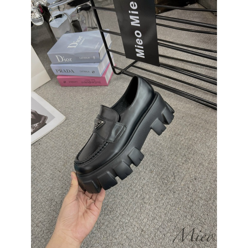 Giày oxford prada độn đế bánh mì mai phương bùi