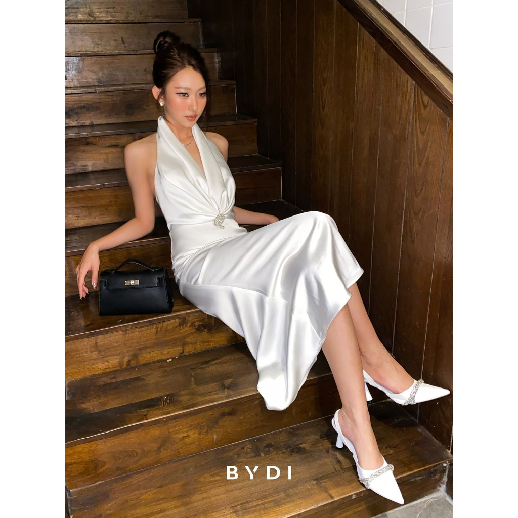 Váy Nữ Xẻ Ngực Đính Charm Sang Trọng BYDI Design, Đầm Thiết Kế Khoét Lưng Tôn Dáng BYDI Fashion | CRUELLA DRESS