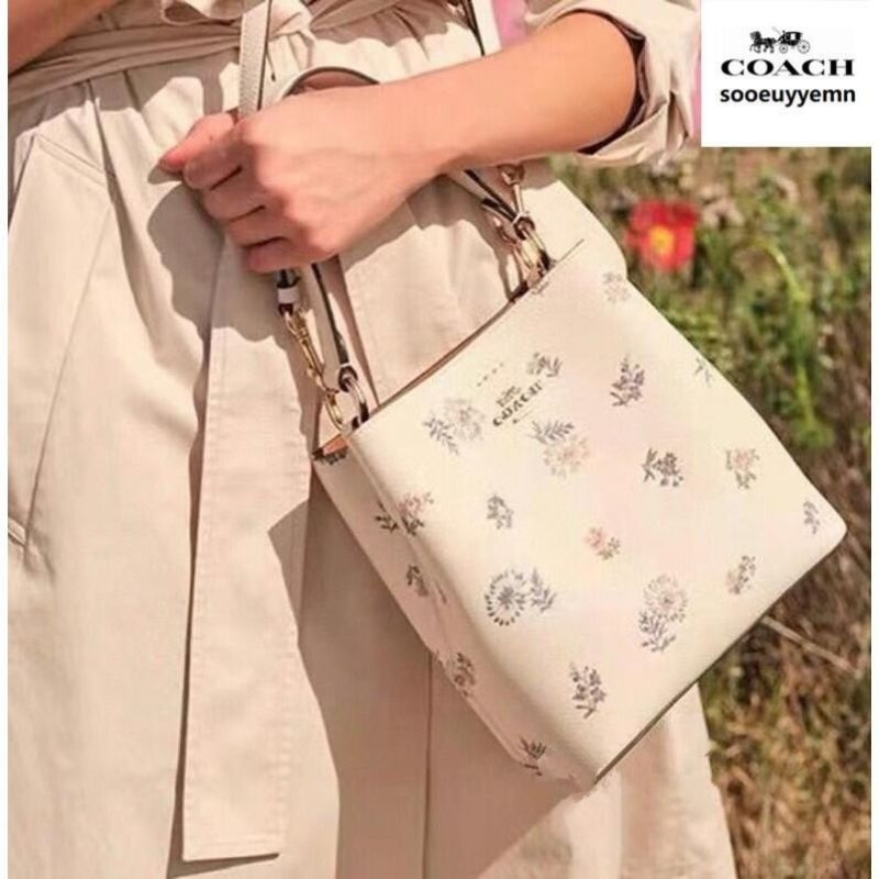 Túi Coach Town Bucket Bag With Dandelion Floral Print