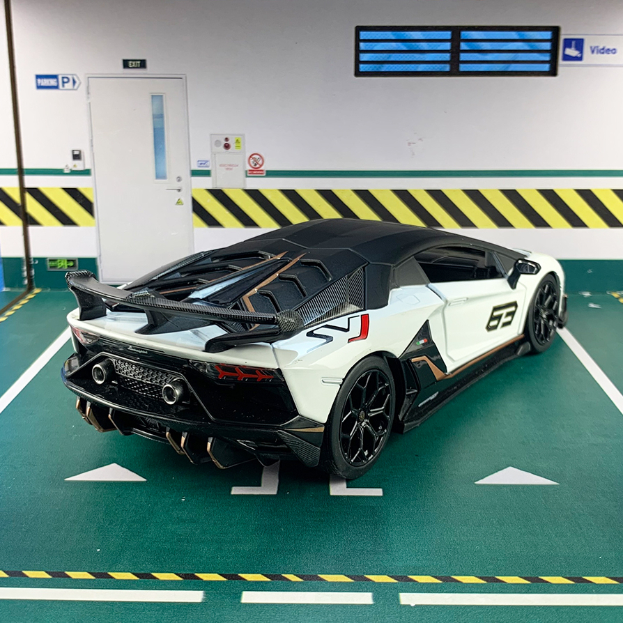 Mô hình xe Lamborghini Aventador SVJ 63 tỉ lệ 1:24 kèm đế trưng bày