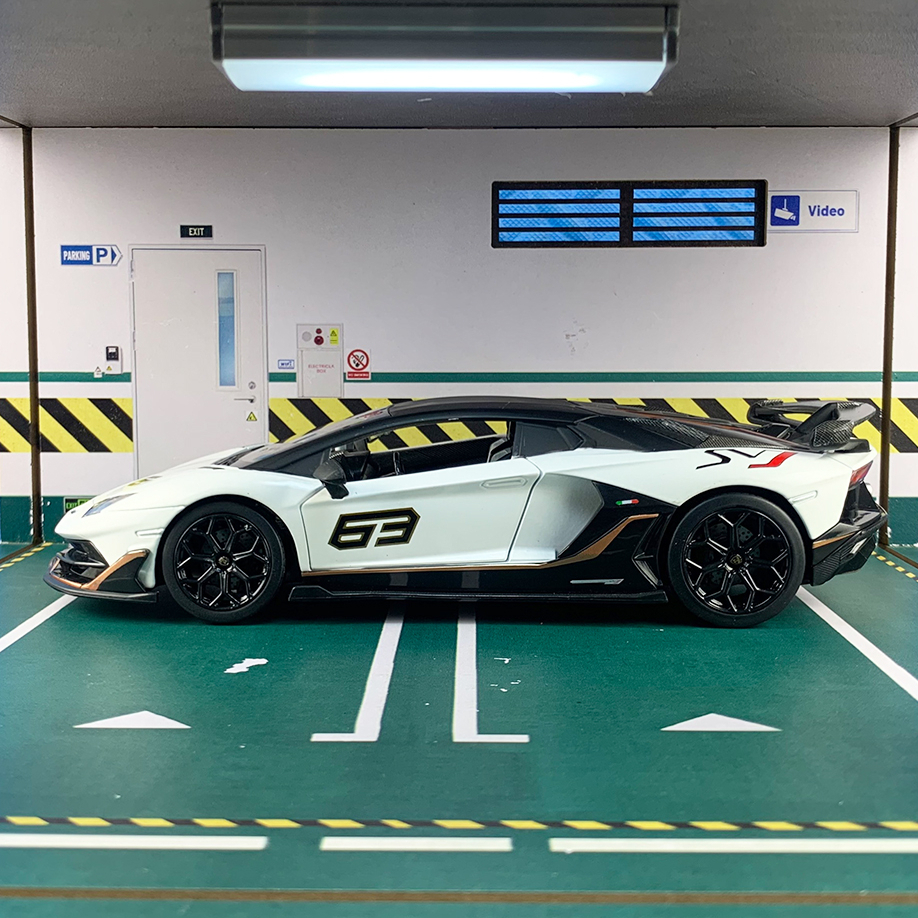 Mô hình xe Lamborghini Aventador SVJ 63 tỉ lệ 1:24 kèm đế trưng bày