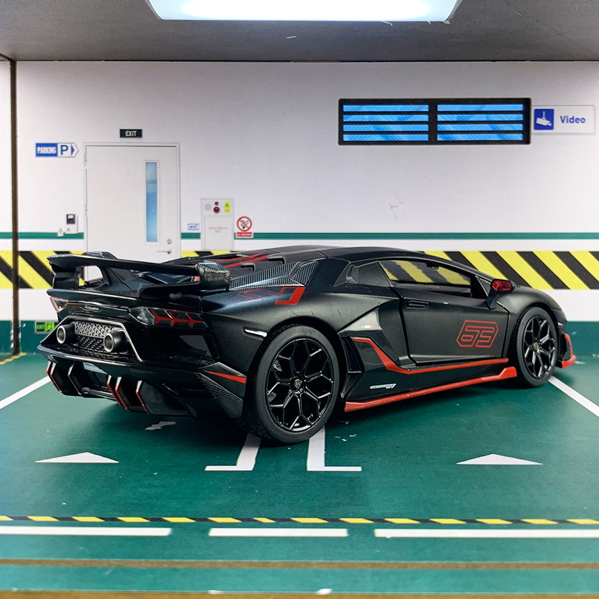 Mô hình xe Lamborghini Aventador SVJ 63 tỉ lệ 1:24 kèm đế trưng bày