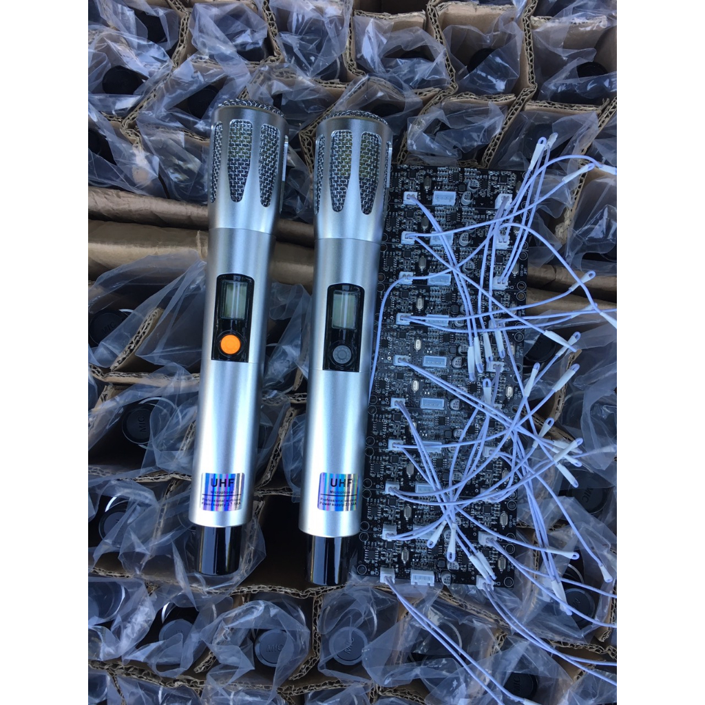 Mic hát karaoke không dây dùng cho loa kéo sóng UHF chống hú thân nhôm