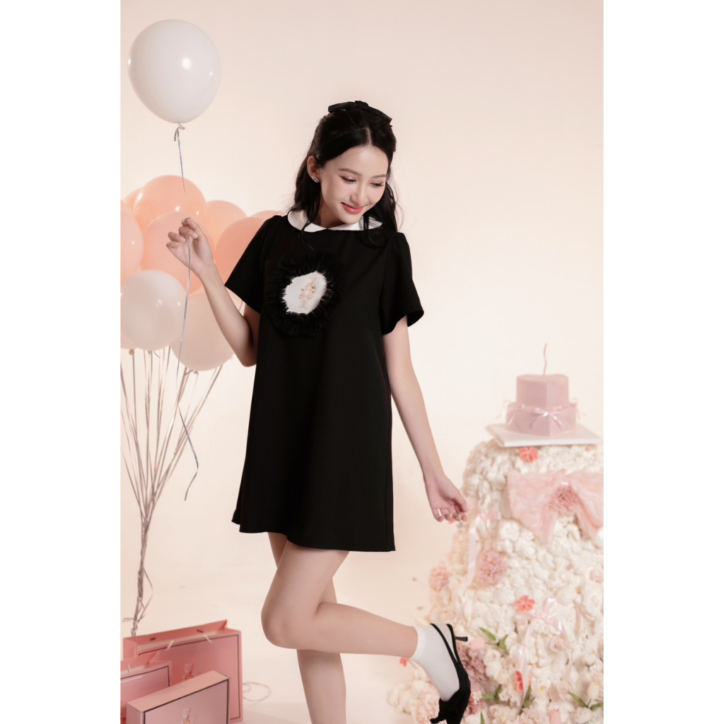 GLORIA DRESS VÁY XINH FORM XUÔNG TAY BỒNG HOẠ TIẾT LOGO IN NỔI PHỐI REN BÈO AGUJA