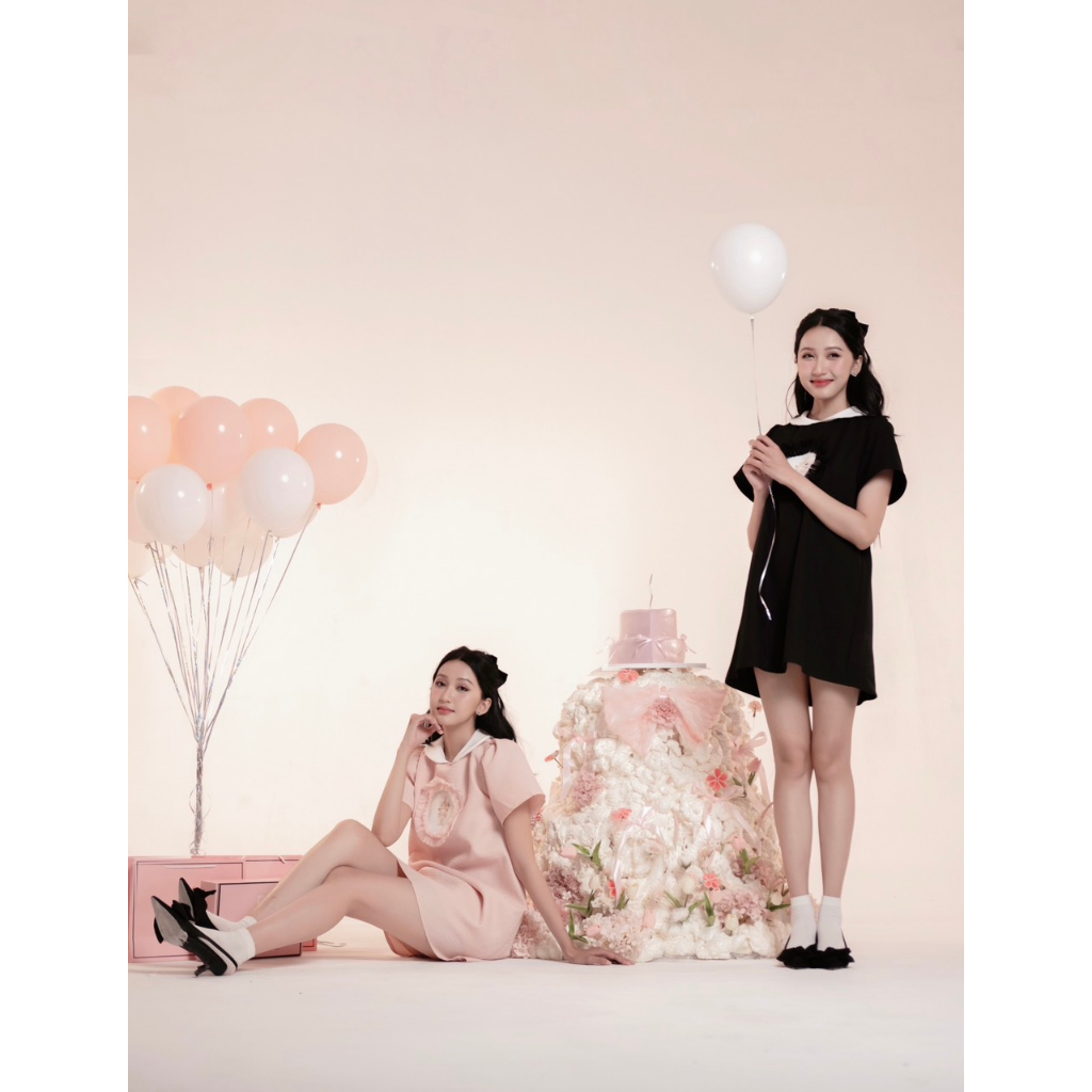 GLORIA DRESS VÁY XINH FORM XUÔNG TAY BỒNG HOẠ TIẾT LOGO IN NỔI PHỐI REN BÈO AGUJA