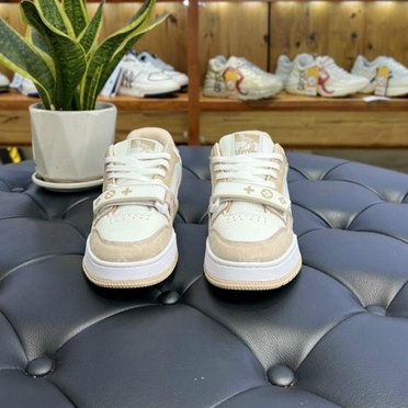 GIÀY LV TRAINER TRẮNG KEM NÂU QUAI DÁN LAI AU SC