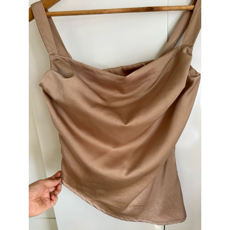 Áo 2 dây sz M form nhỏ