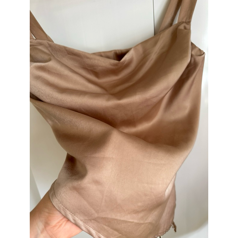 Áo 2 dây sz M form nhỏ