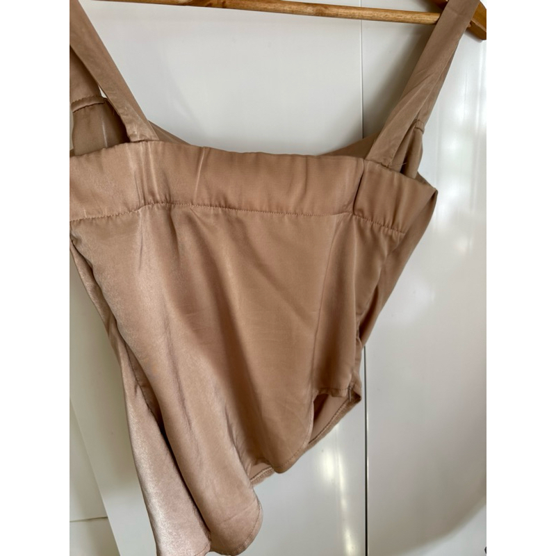 Áo 2 dây sz M form nhỏ