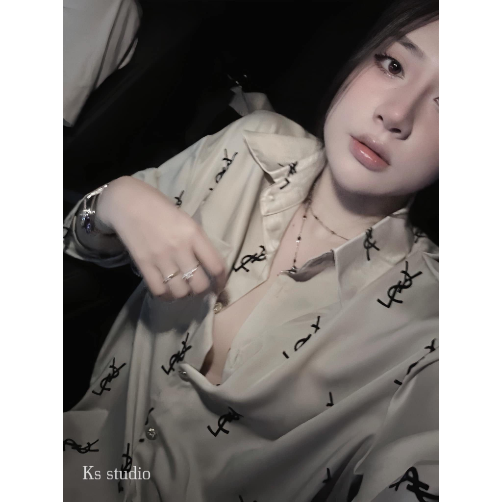 Áo sơ mi lụa họa tiết Y.SL dáng dài rộng hót