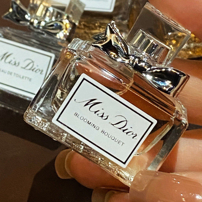 Sét 4 lọ nước hoa bản 5ml vuông lưu hương thơm lâu bản mini bỏ túi hay làm quà tiện lợi