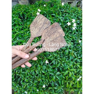 Xẻng chiên, xào. Được làm từ Sóng Lá Buông già