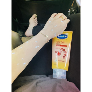 Kem dưỡng thể Vaseline