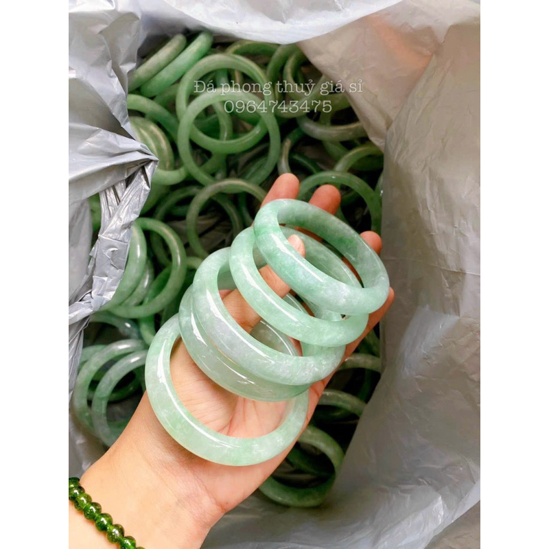 Vòng tay bản liền ngọc cẩm thach nhạt siêu vip size 55-58mm kèm hộp gấm cao cấp