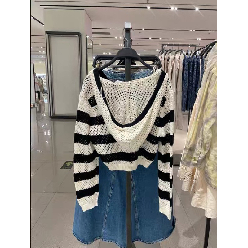 Áo hoodie lưới zara dáng croptop có mũ đục lỗ hoạ tiết sọc kẻ ngang xuất dư