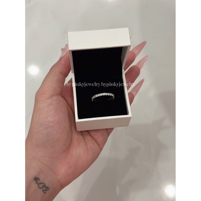 Nhẫn trơn đá trắng không box