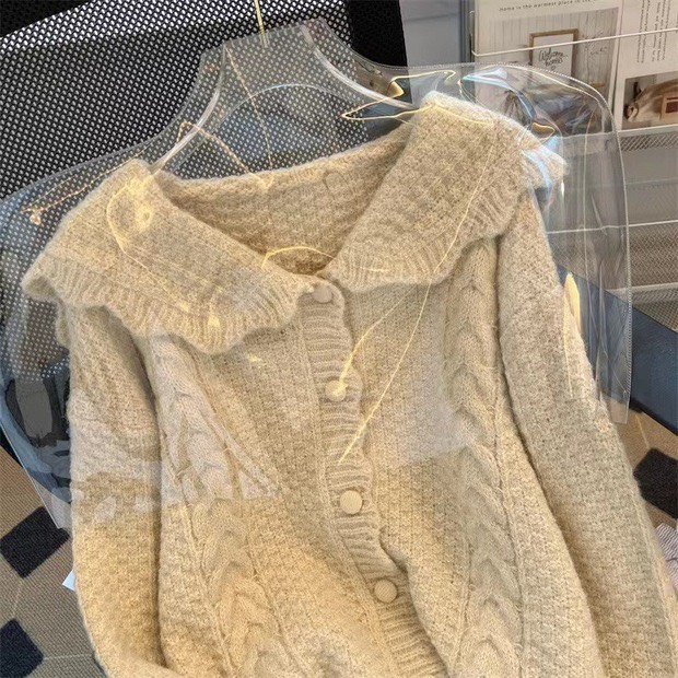 Áo len cổ bèo Glandie cúc bọc, dài tay