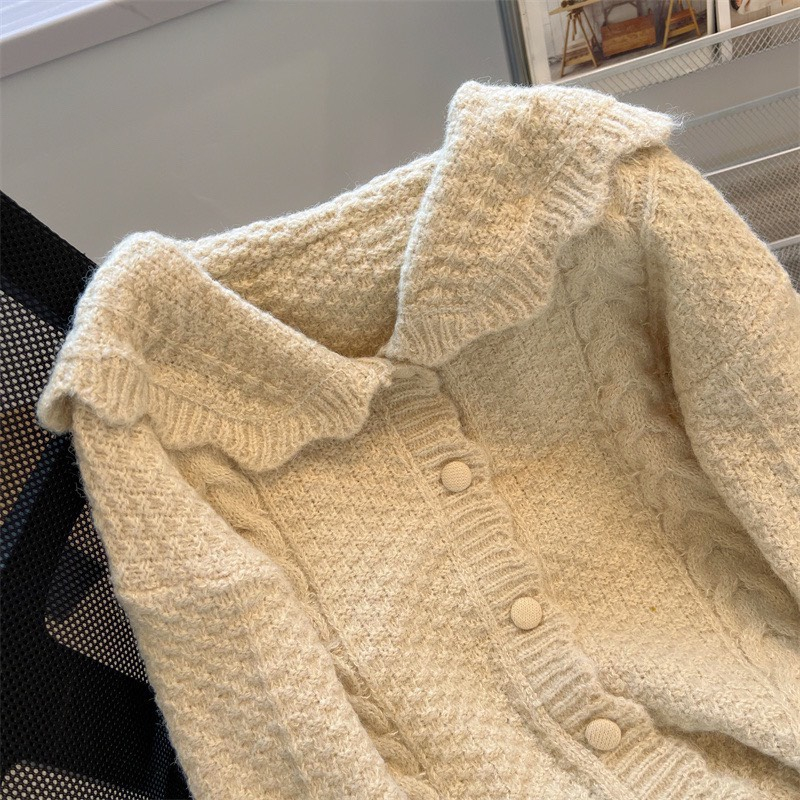 Áo len cổ bèo Glandie cúc bọc, dài tay