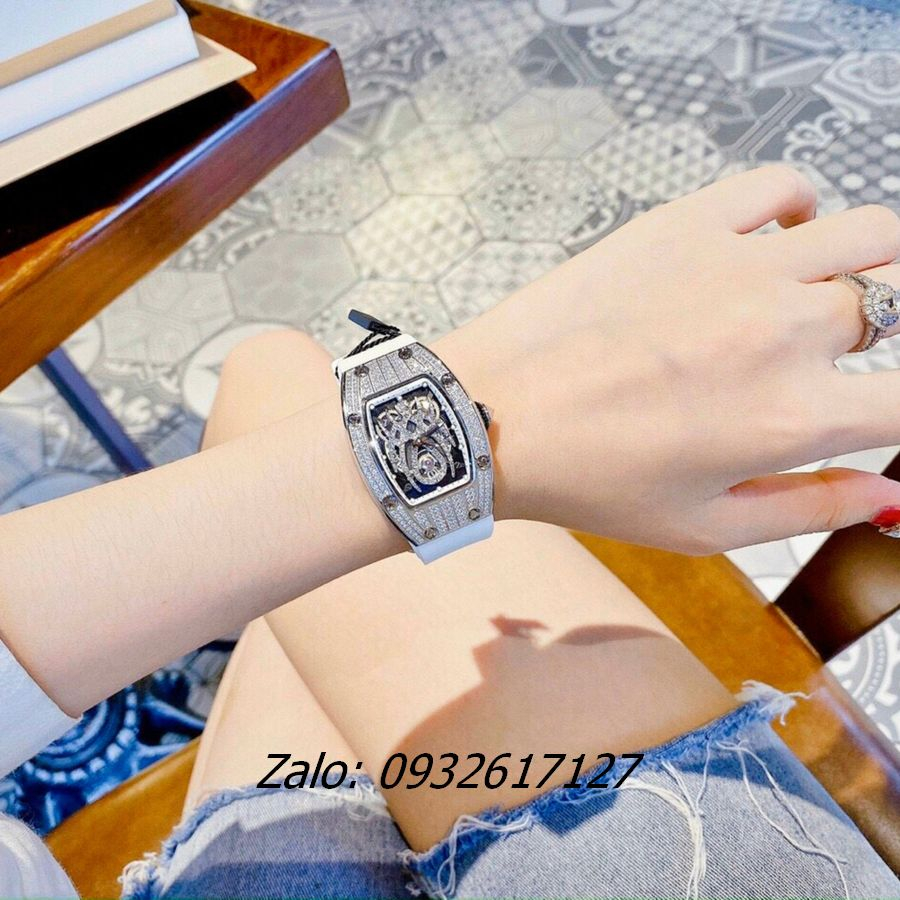 Đồng Hồ Nữ Huboler By Hanboro Dây Silicone Trắng Silver, Hoạ Tiết Nhện Đính Đá Authentic 31.5 x 42mm