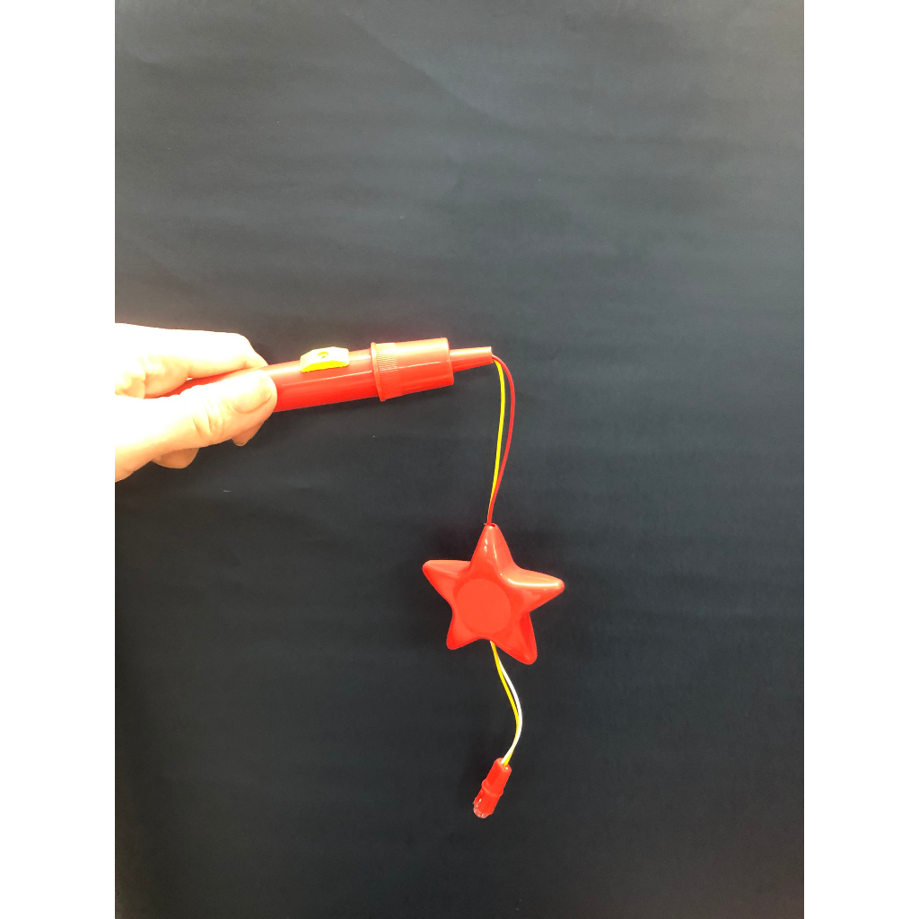 Tay cầm có nhạc chưa bao gồm pin dùng cho lồng đèn trung thu