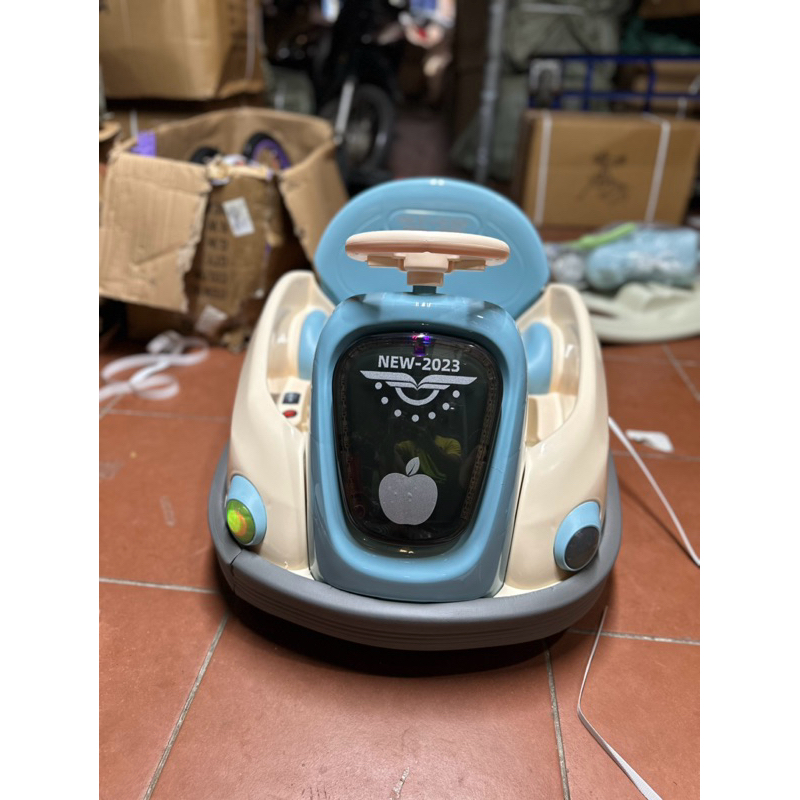 Xe xoay 360 độ hình QUẢ TÁO C-30 mẫu mới nhất 2023