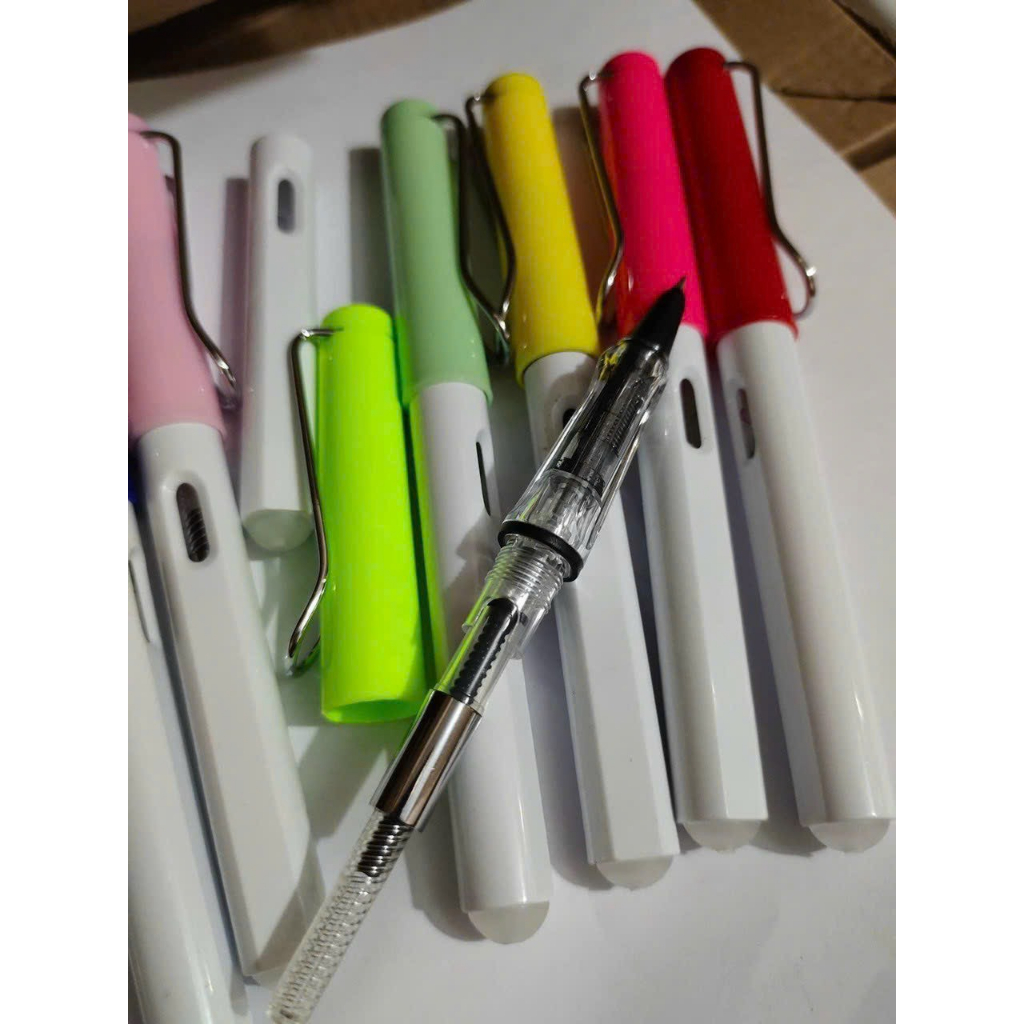 Bút máy ngòi mài lá tre tẩy được T08 lớn . Phù hợp cho học sinh lớp 1 -5