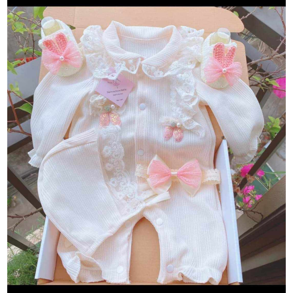 Body tăm gạo dài thân màu kem kèm mũ 3-11 kg,body thu cho bé gái chất tăm gạo mềm