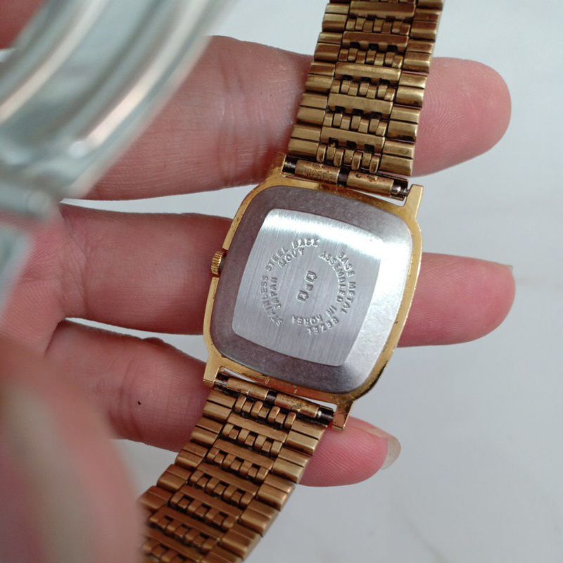 Đồng hồ nam nữ si nhật mặt tank vuông hiệu Q&Q mạ vàng phù hợp nam tay nhỏ với nữ tay to