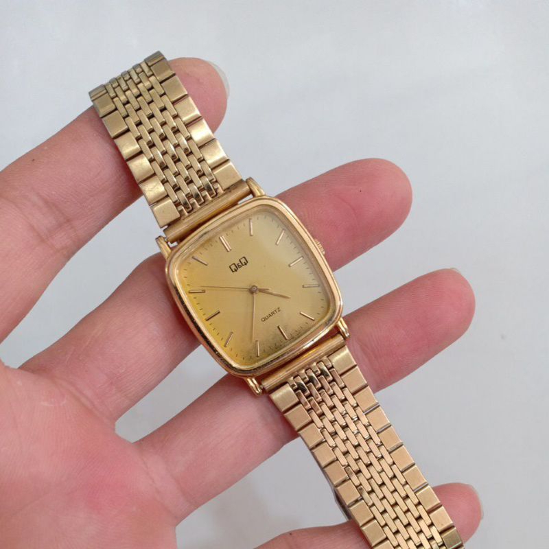 Đồng hồ nam nữ si nhật mặt tank vuông hiệu Q&Q mạ vàng phù hợp nam tay nhỏ với nữ tay to
