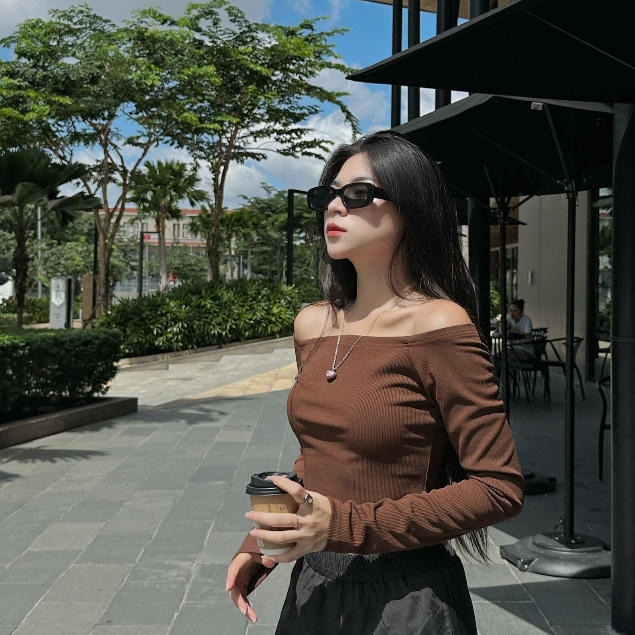 Áo thun gân viền cổ ren - Emma Top Wepretty chất vải co dãn phù hợp với mùa thu