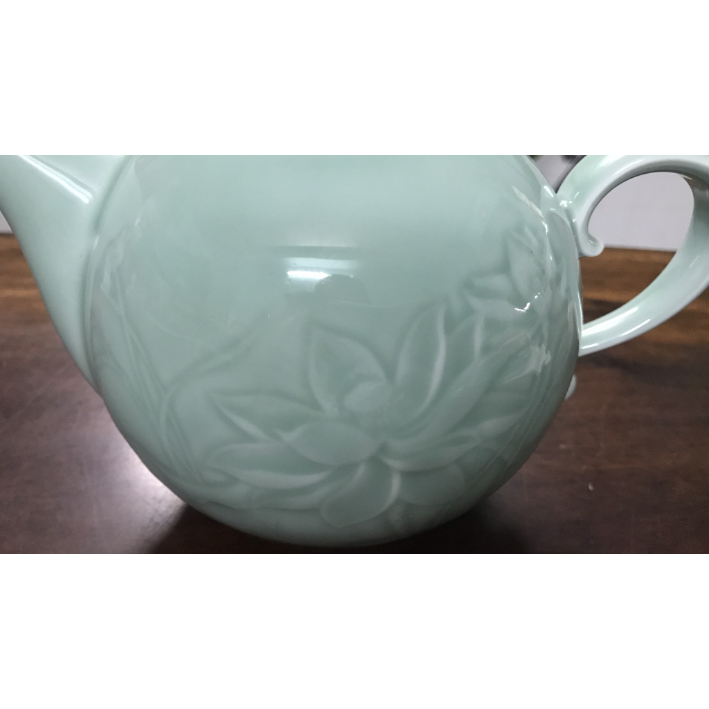 Ấm trà Ming Long hoa sen 700ml