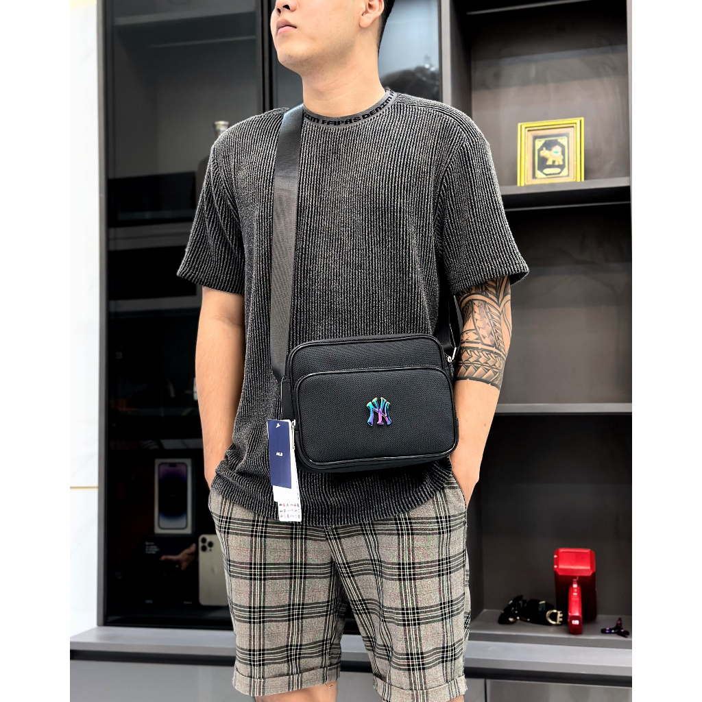 Túi đeo chéo Unisex MLB Slingbag logo NY kim loại đen không gỉ Form ngang 2 ngăn đựng ví điện thoại tiện lợi size 23