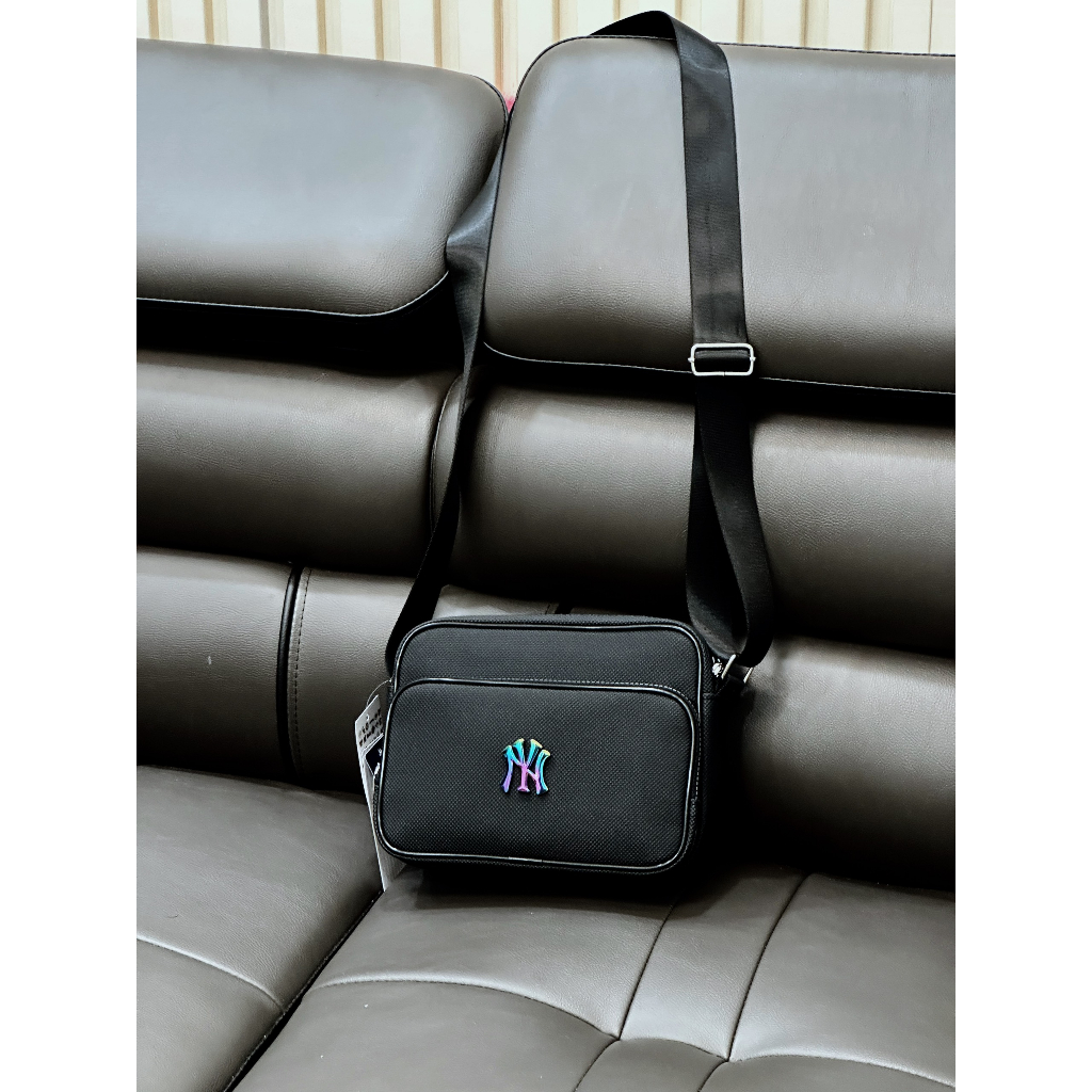 Túi đeo chéo Unisex MLB Slingbag logo NY kim loại đen không gỉ Form ngang 2 ngăn đựng ví điện thoại tiện lợi size 23