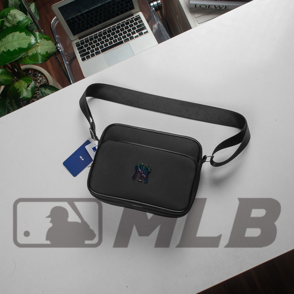 Túi đeo chéo Unisex MLB Slingbag logo NY kim loại đen không gỉ Form ngang 2 ngăn đựng ví điện thoại tiện lợi size 23