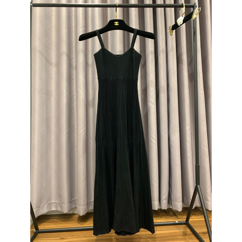 Váy len mongtoghi form xoè nhẹ dáng dài