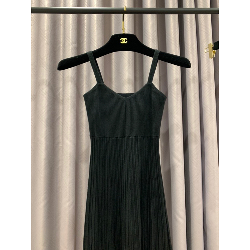 Váy len mongtoghi form xoè nhẹ dáng dài