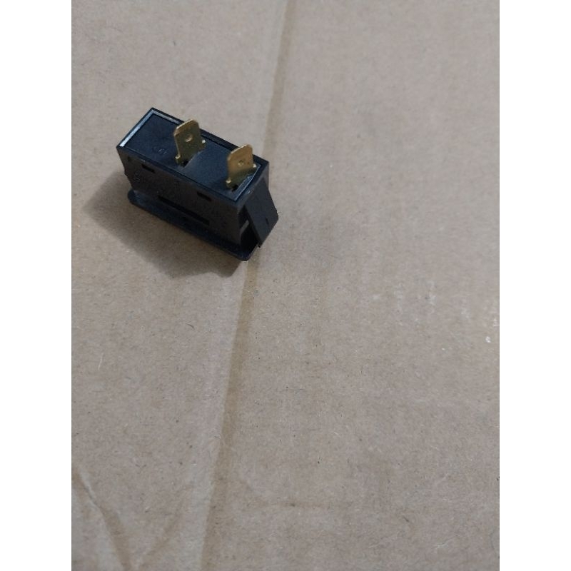 Công Tắc Bập Bênh 2 chân chĩnh hãng 6A 250V Công Tắc- là bậtO là tắtĐen trắng mini Công tắc bật/tắt:6A-250vAC ,12A-125v