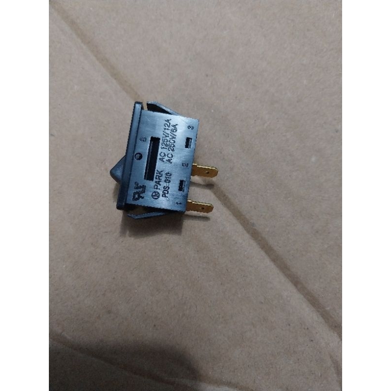 Công Tắc Bập Bênh 2 chân chĩnh hãng 6A 250V Công Tắc- là bậtO là tắtĐen trắng mini Công tắc bật/tắt:6A-250vAC ,12A-125v