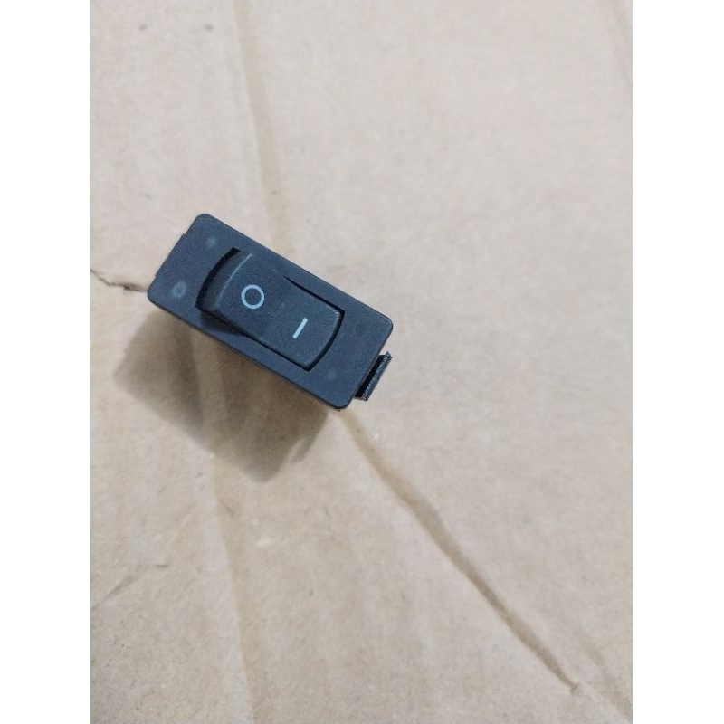 Công Tắc Bập Bênh 2 chân chĩnh hãng 6A 250V Công Tắc- là bậtO là tắtĐen trắng mini Công tắc bật/tắt:6A-250vAC ,12A-125v