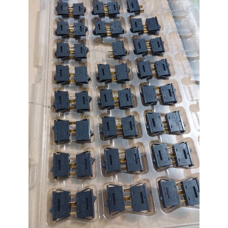 Công Tắc Bập Bênh 2 chân chĩnh hãng 6A 250V Công Tắc- là bậtO là tắtĐen trắng mini Công tắc bật/tắt:6A-250vAC ,12A-125v