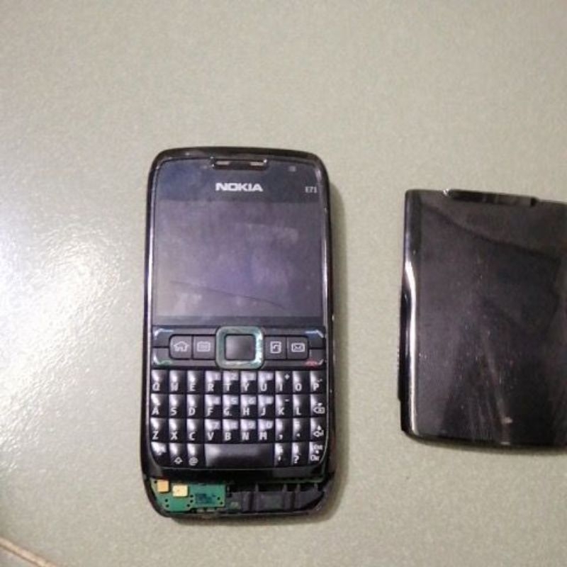 Nokia E71 nứt kính