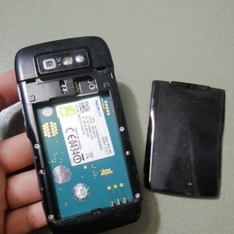 Nokia E71 nứt kính