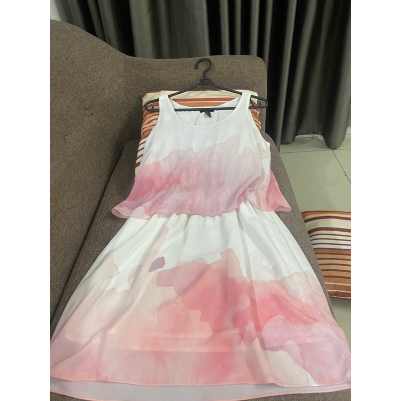 Thanh lý đầm hồng Marc sz M