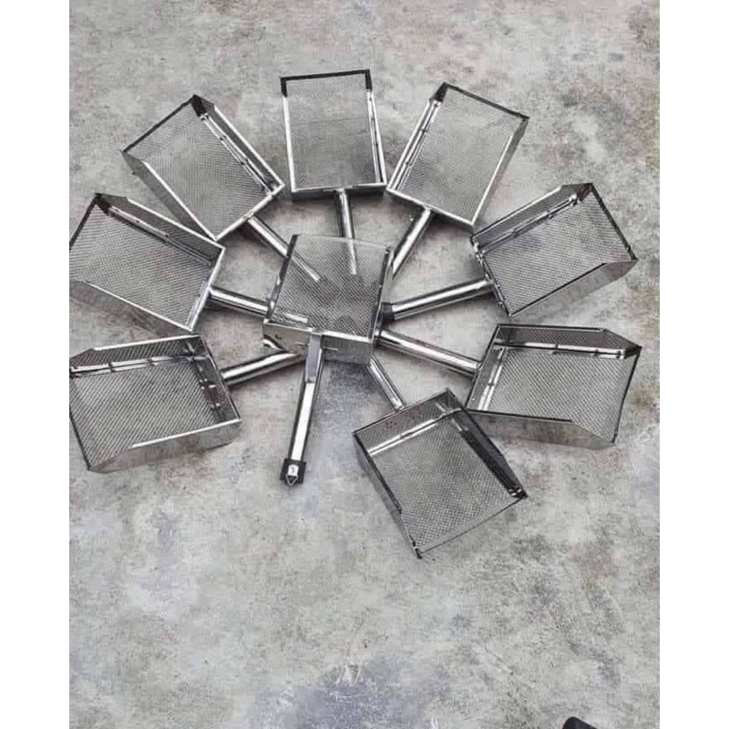 Sàng cát dọn chuồng gà