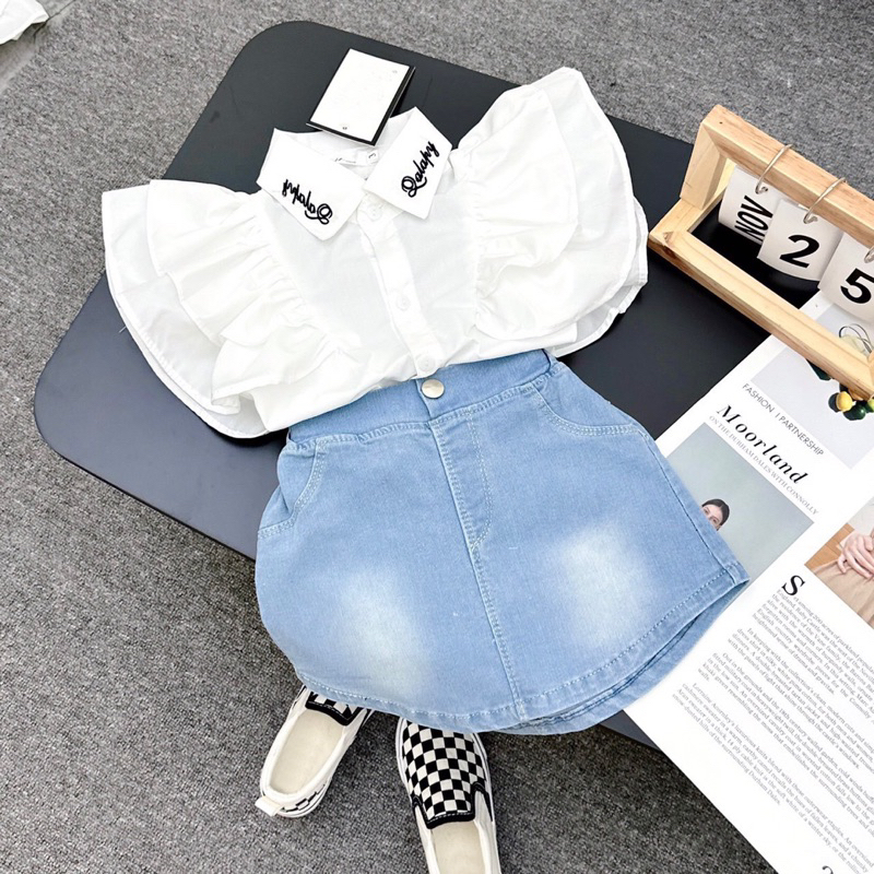 Áo sơmi thêu cổ chữ kèm chân váy kaki jean