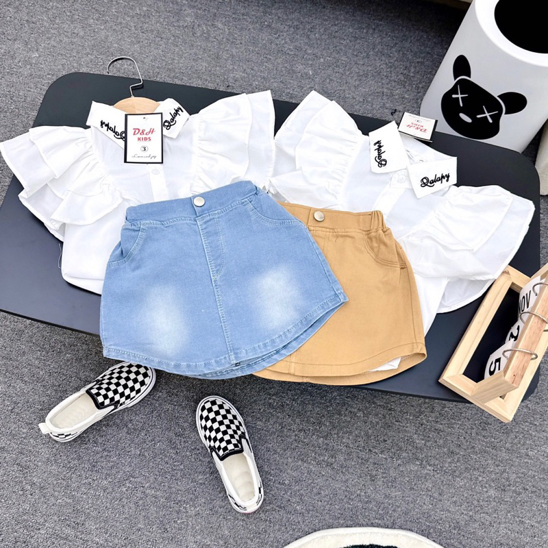 Áo sơmi thêu cổ chữ kèm chân váy kaki jean