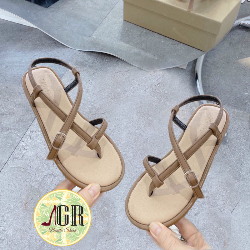 Sandal xỏ ngón đan xéo khoá gài xinh lót đệm