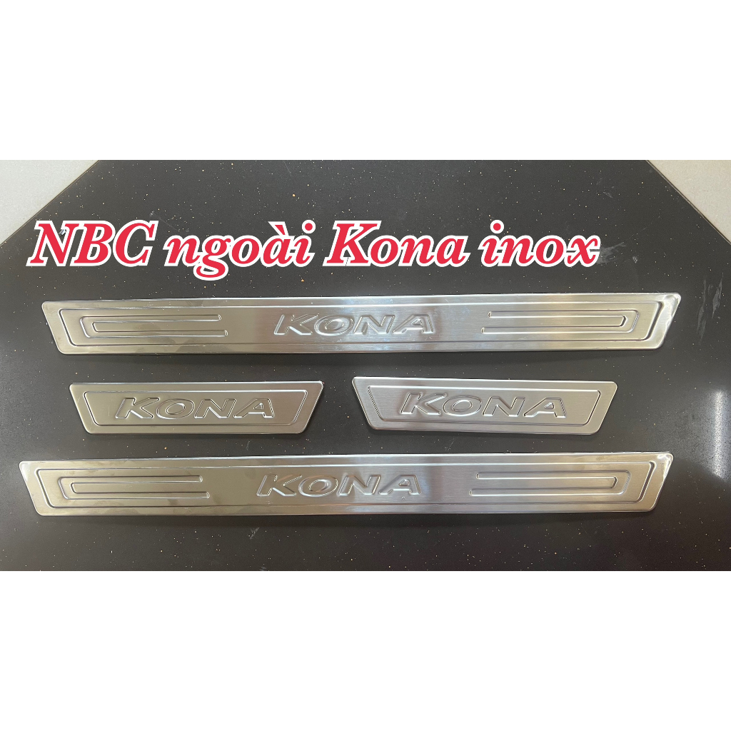 Nẹp bước chân ngoài theo xe Hyundai Kona inox. Ốp bậc chống xước ngoài theo xe Hyundai Kona inox.