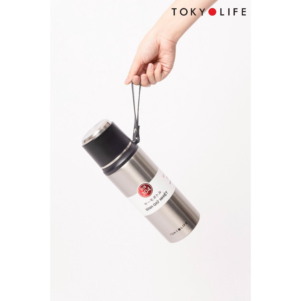 Bình giữ nhiệt tốt có khay lưới lọc trà, dây treo xách TOKYOLIFE C2BOT304L (7x8.2x26.5 cm/820 ml)