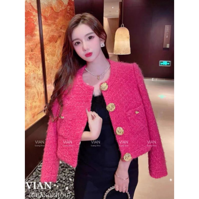 Áo khoác dạ hồng khuy vàng xinh xỉu
